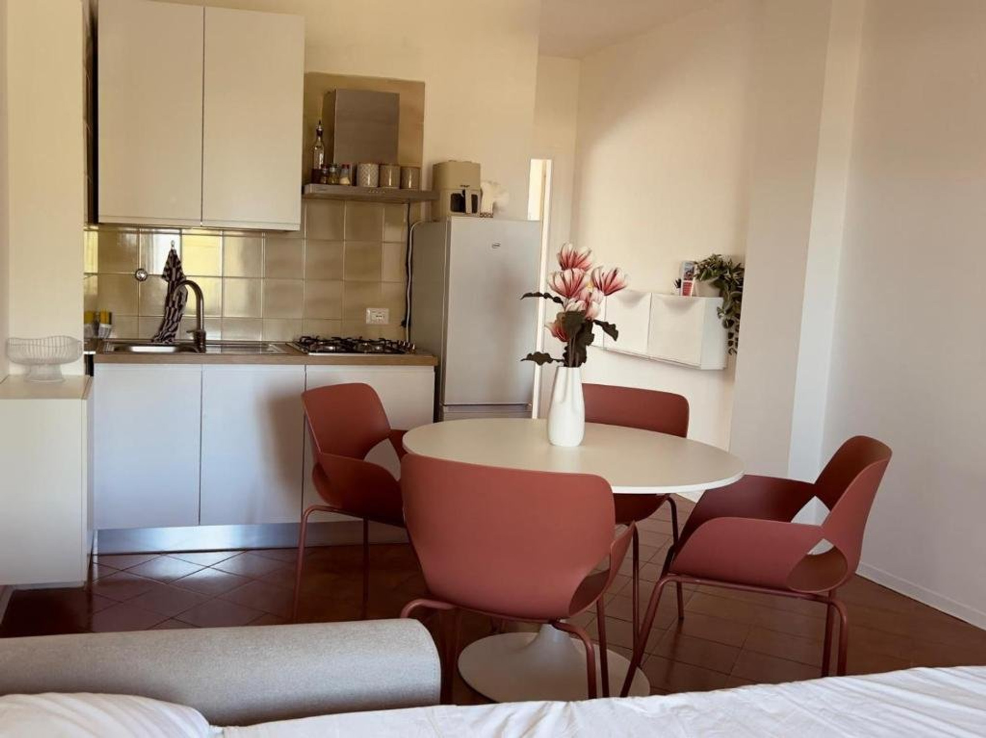 Kitchen with dining table