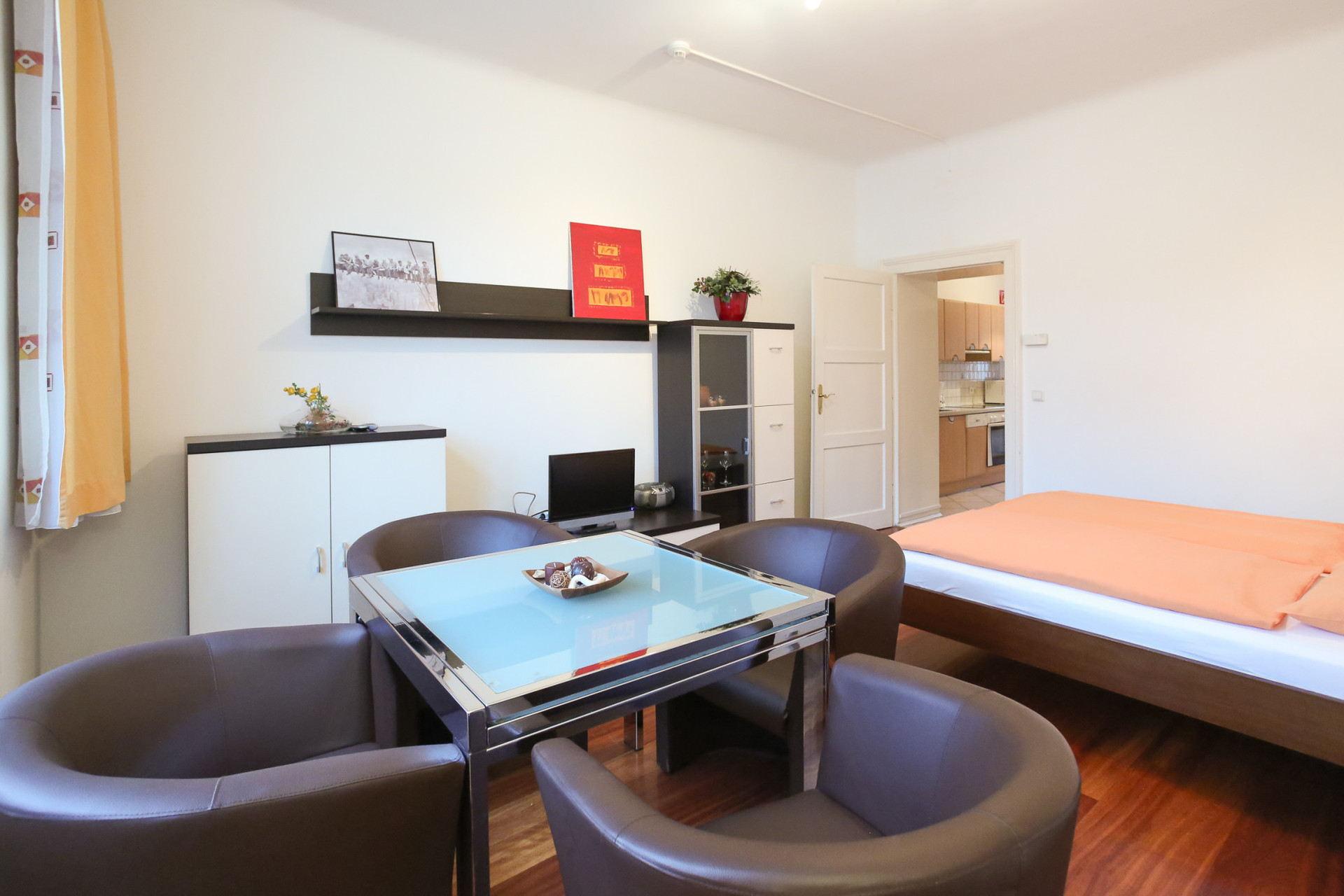 Blick ins Wohn/Schlafzimmer