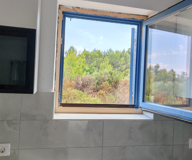 Sea View 2BR · Starlink Internet · near beach