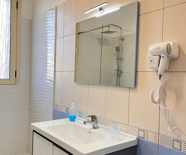 Two bedroom apartment – 4 Min from the Beach!