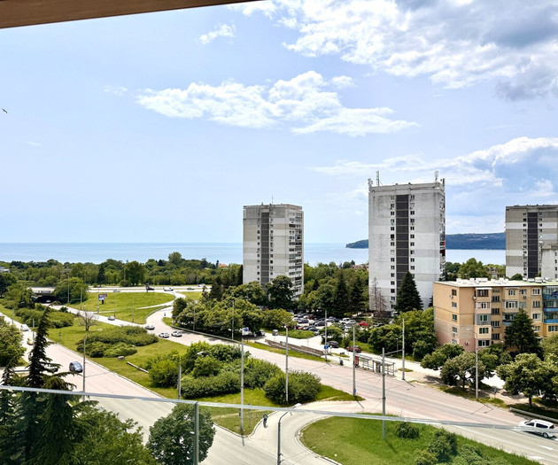 Breeze Home with Panoramic Sea View and Parking