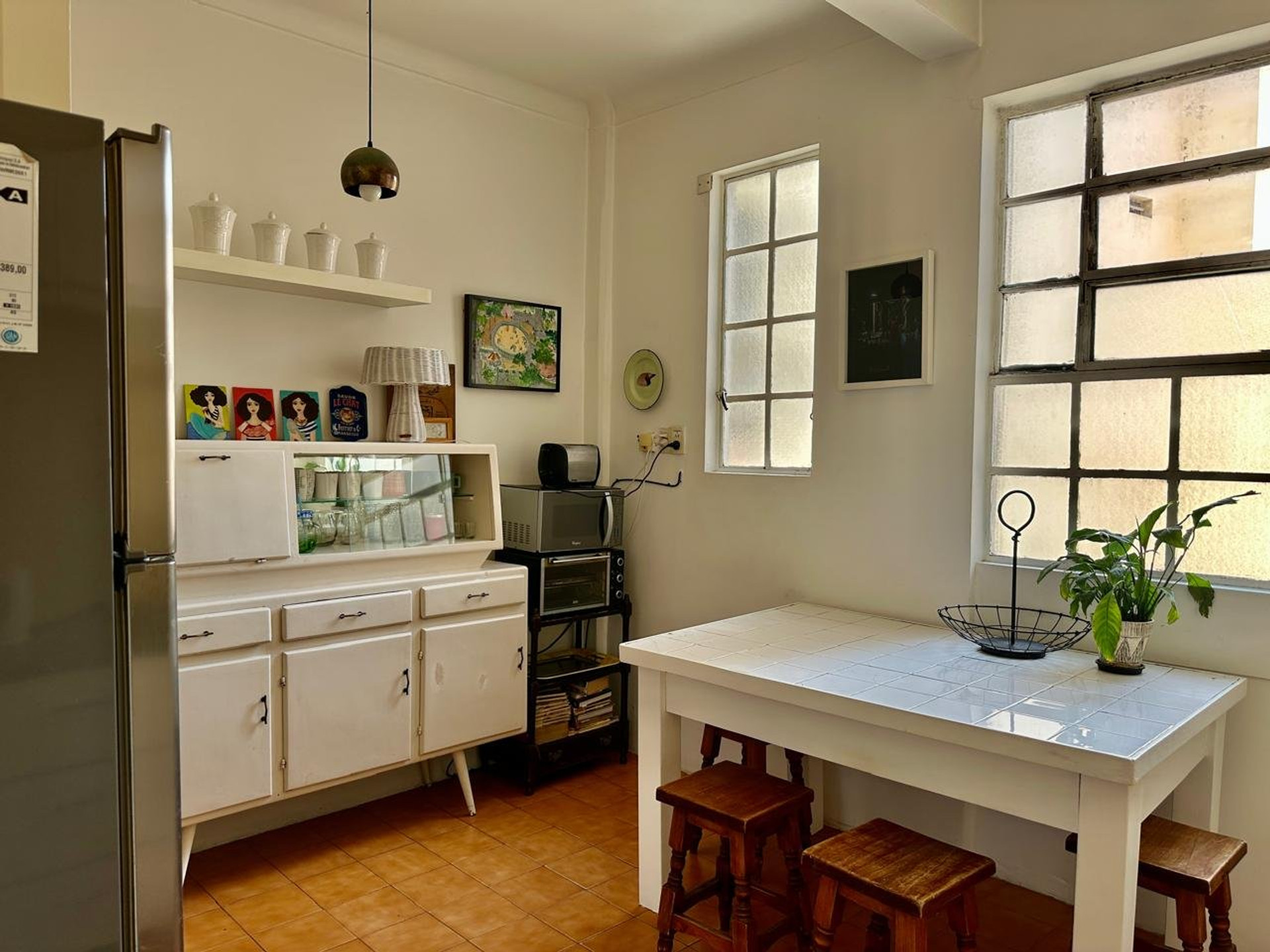 Vintage kitchen with tile table