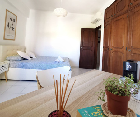 Cozy Double Room in T2 Apartment, Steps from Praia