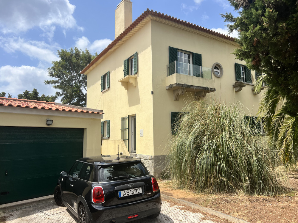Parede 4 Bedroom Family Garden House with Parking preview