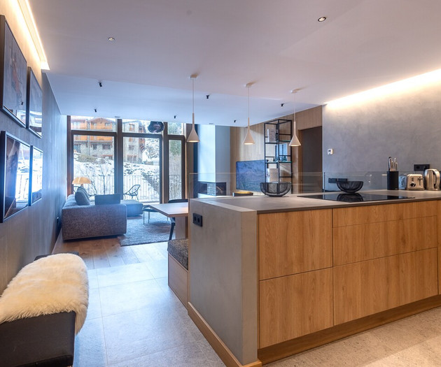 Elegant Penthouse | Spa, Parking & Views