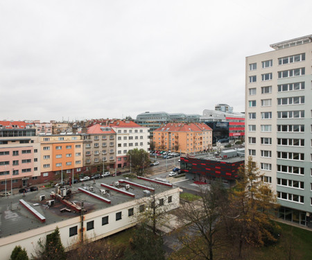 Apartment with nice balcony, near Metro