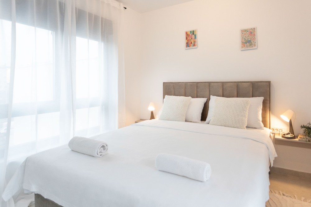 Modern 1 BDR Residence - FREE Parking preview