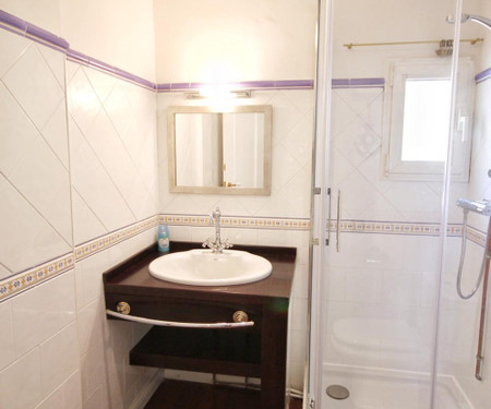 R0158- Room in flat to share in Barcelona