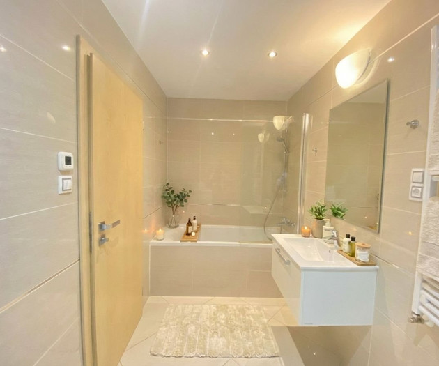 Modern Renovated Apartment with Balcony