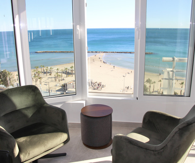 Modern, recently renovated. City and beach!