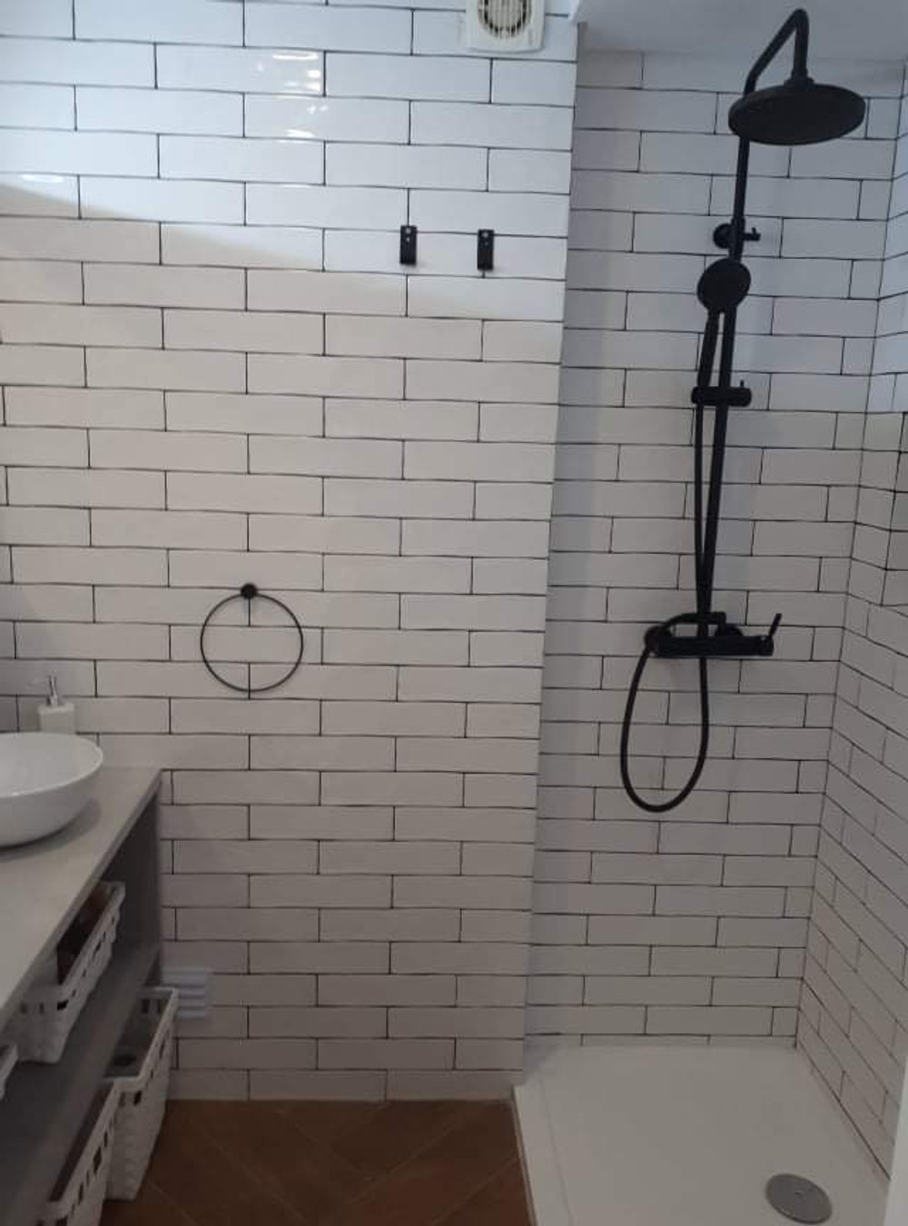 Charming En-Suite in downtown apartment