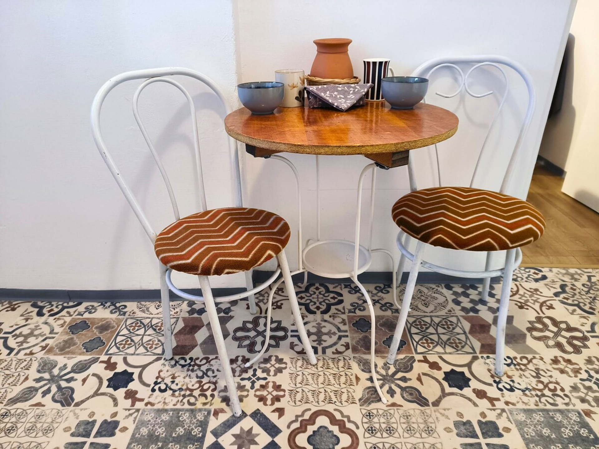 Dining area image 2