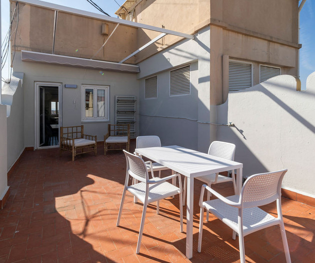 Big apartment with terras, Calle del Hospital 1.28