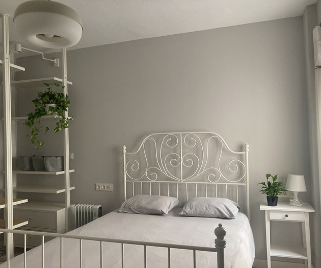 Tossal room - Spacious, bright, open closet