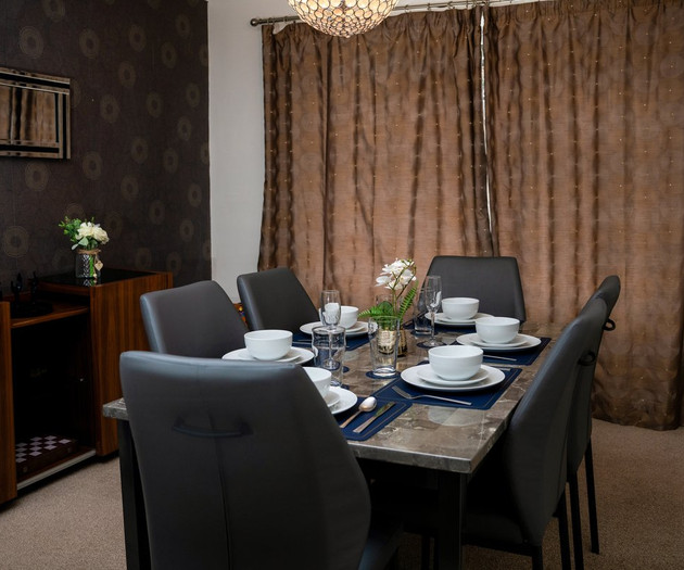 Modern & Spacious 4-Bedroom Residence in Crumpsall