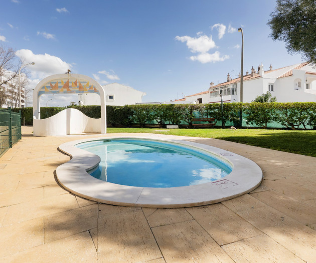 Central Apt with AC,  pool and tennis court
