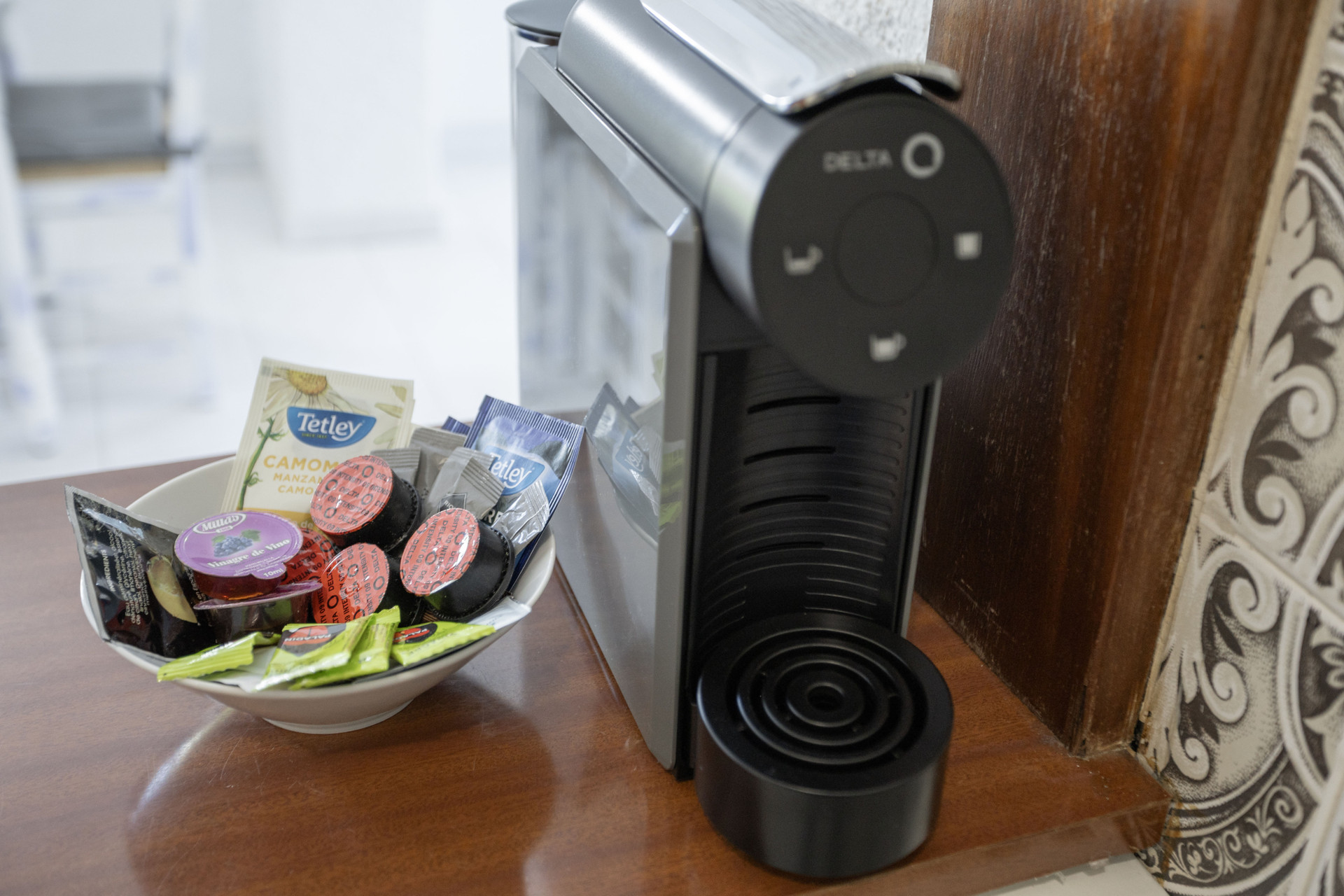 Coffee machine with tea and capsules