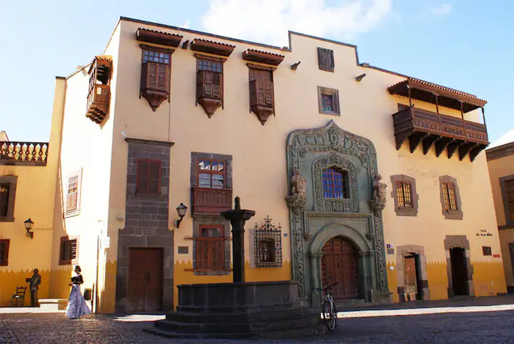 Large and bright double room in Vegueta