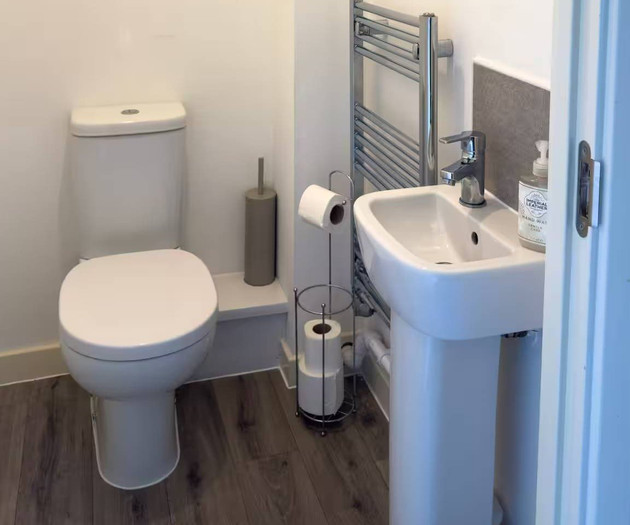 Cozy 3 Bedroom House | Free Parking | Garden