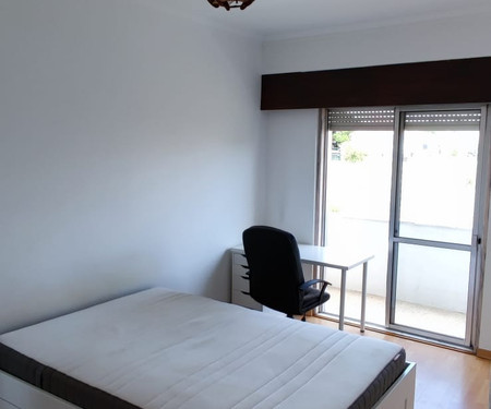 Spacious bedroom close to the beach