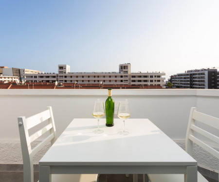 Close to the sky: apartment surrounded by beaches