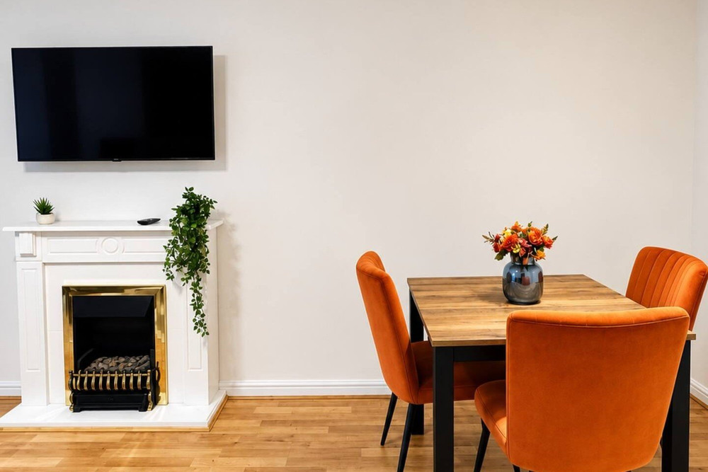 Cozy Eastleigh Home | 2 King Beds | Free Parking preview