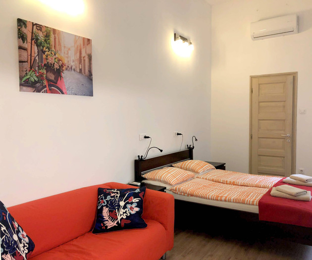 Stidio room with Terrace near to Oper