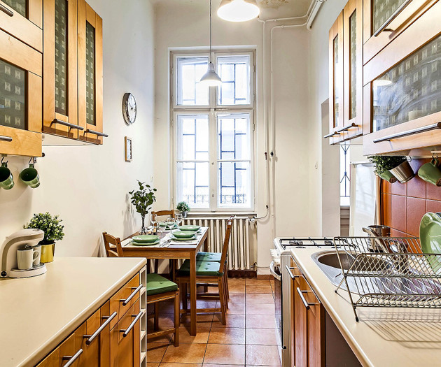Bright 18 m2 Room in Central Budapest