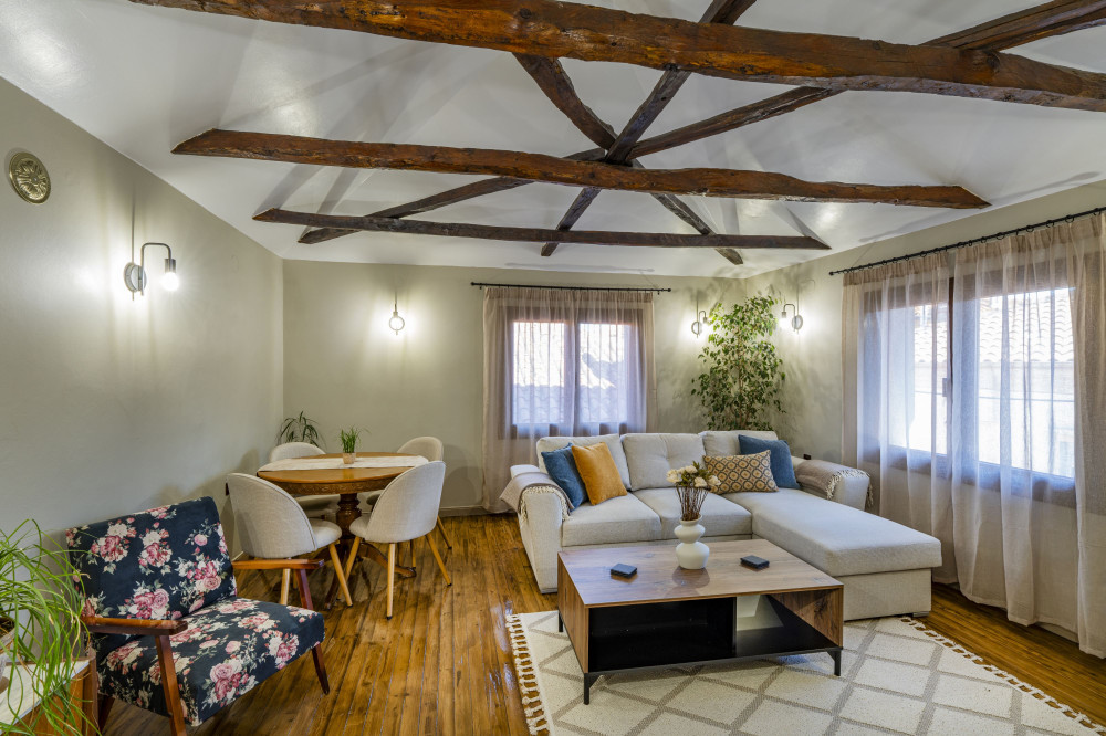 Silk House preview