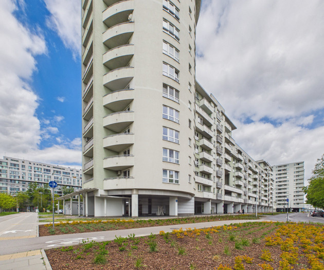 Sierpińskiego with balcony near Park Szczęśliwicki