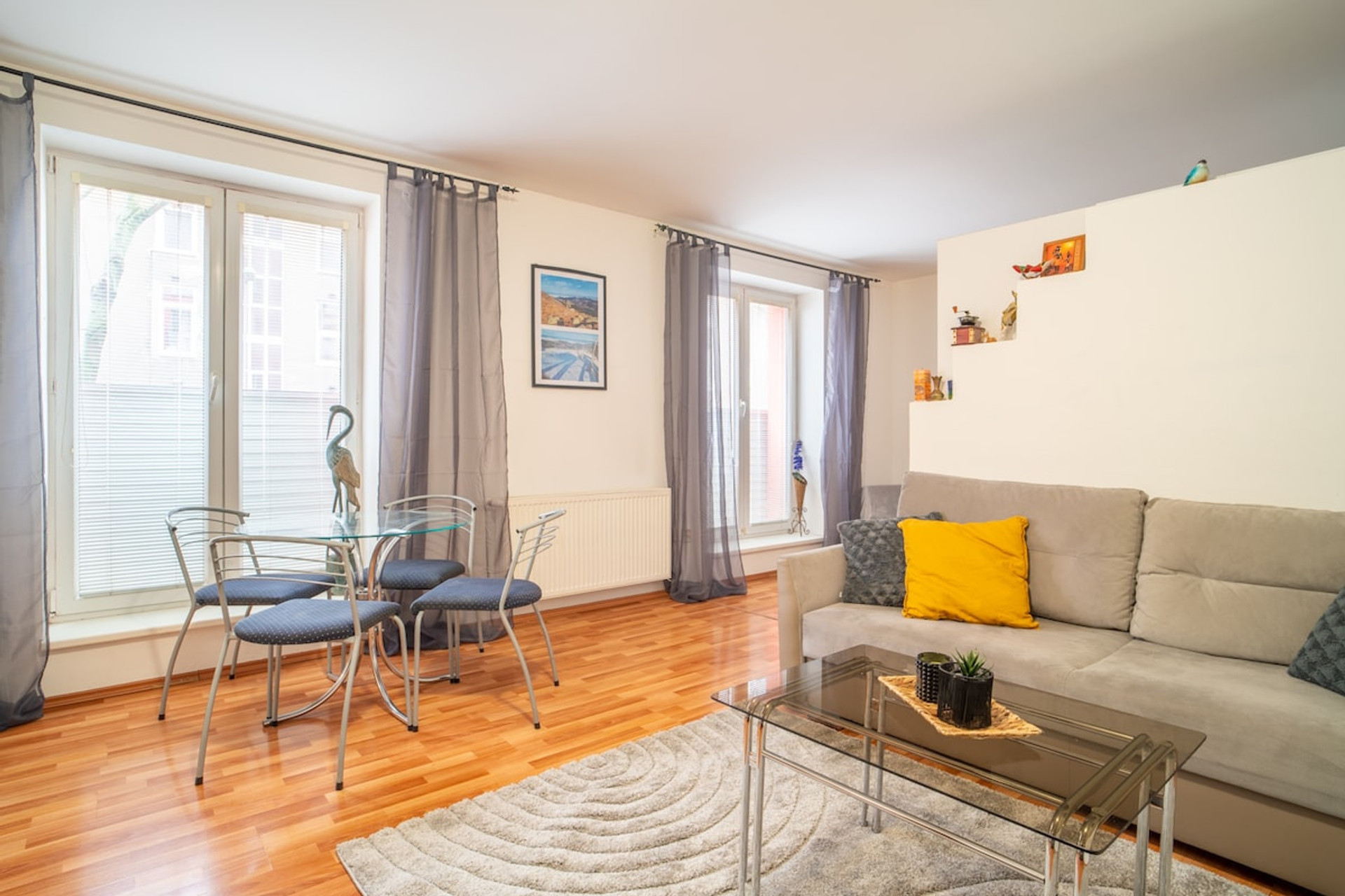 Living room image 1