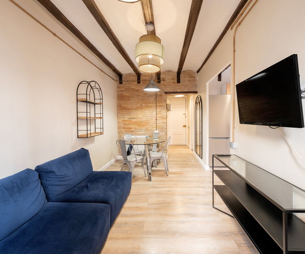 Cosy 2 bedroom flat just in front of the beach