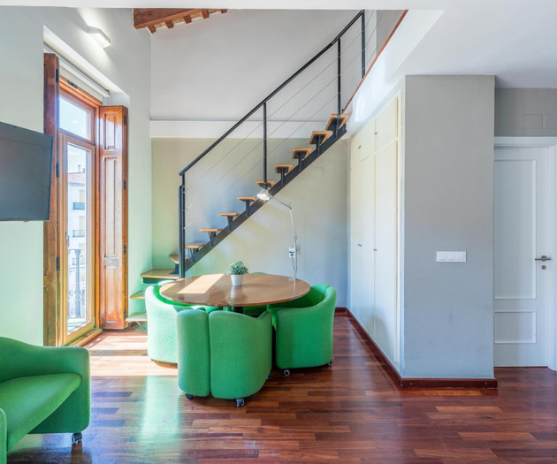 Bright & Cozy Penthouse · Seasonal Rental