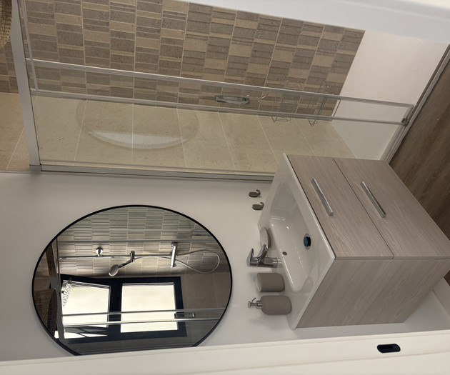 Bathroom sink and mirror