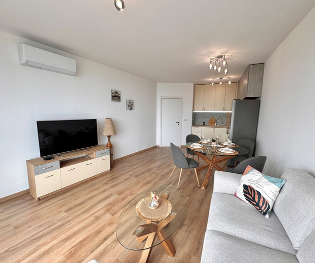 Breeze Home with Panoramic Sea View and Parking