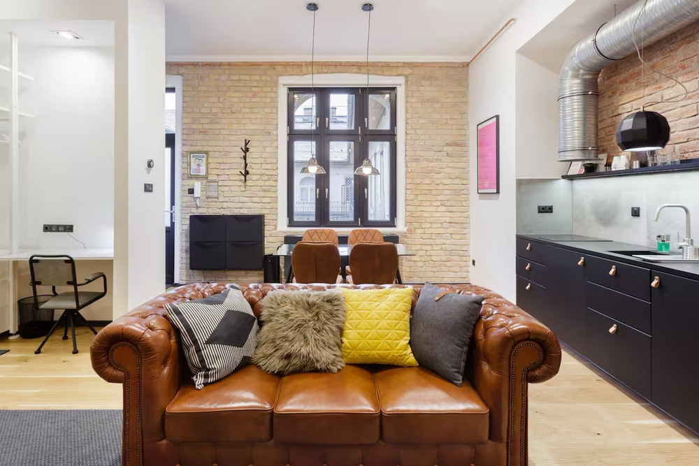 Ample Industrial Historical Studio Loft AC @Opera preview