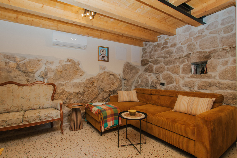 Charming 2BR House – Wi-Fi & Parking preview