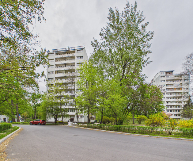 Spacious Apartment Bruna near Pole Mokotowskie