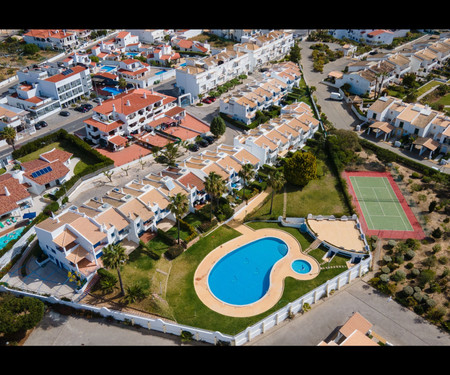 Albufeira 3BR w/ Pool & AC by LovelyStay