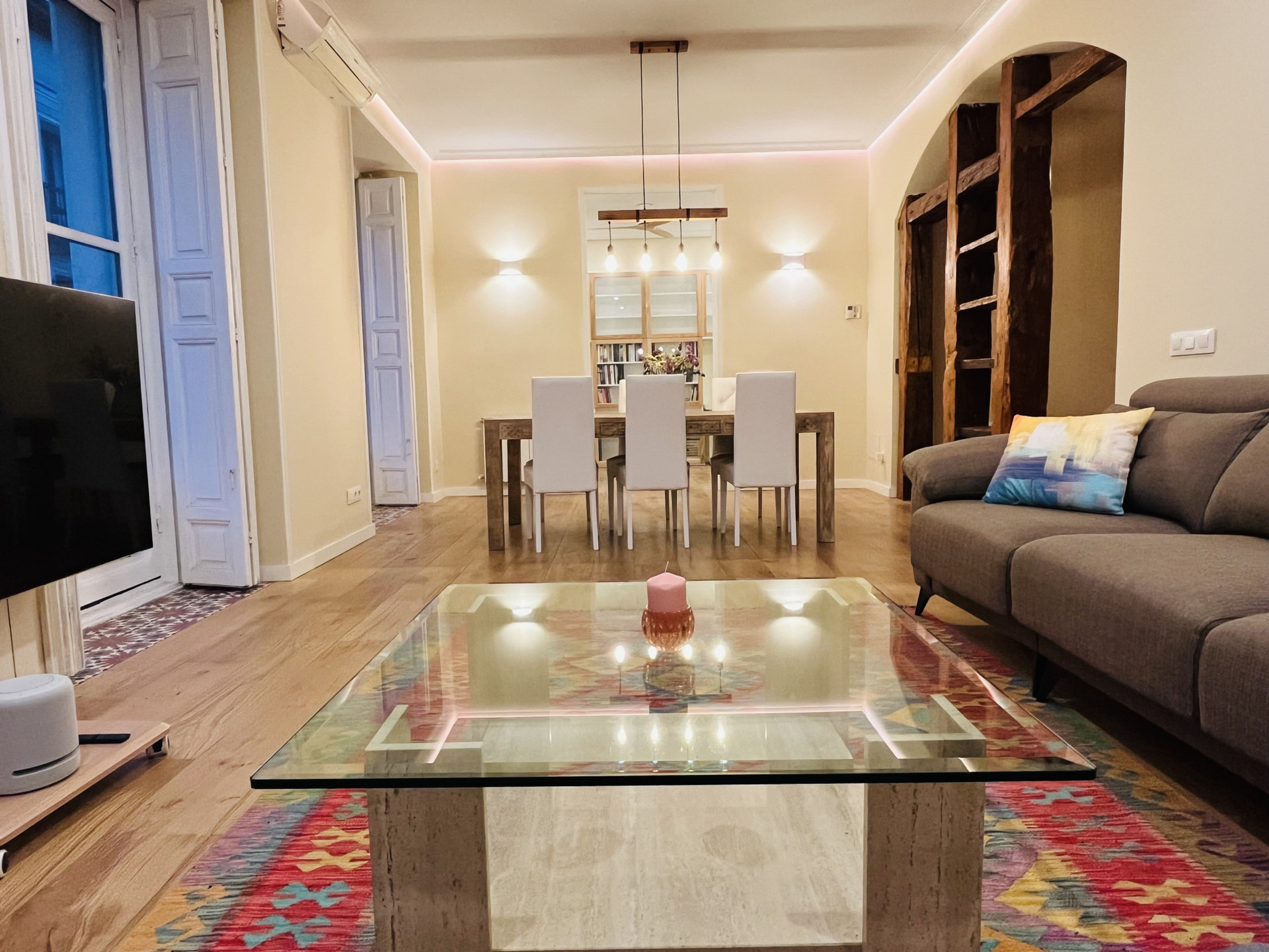 Living/dining room (night)
