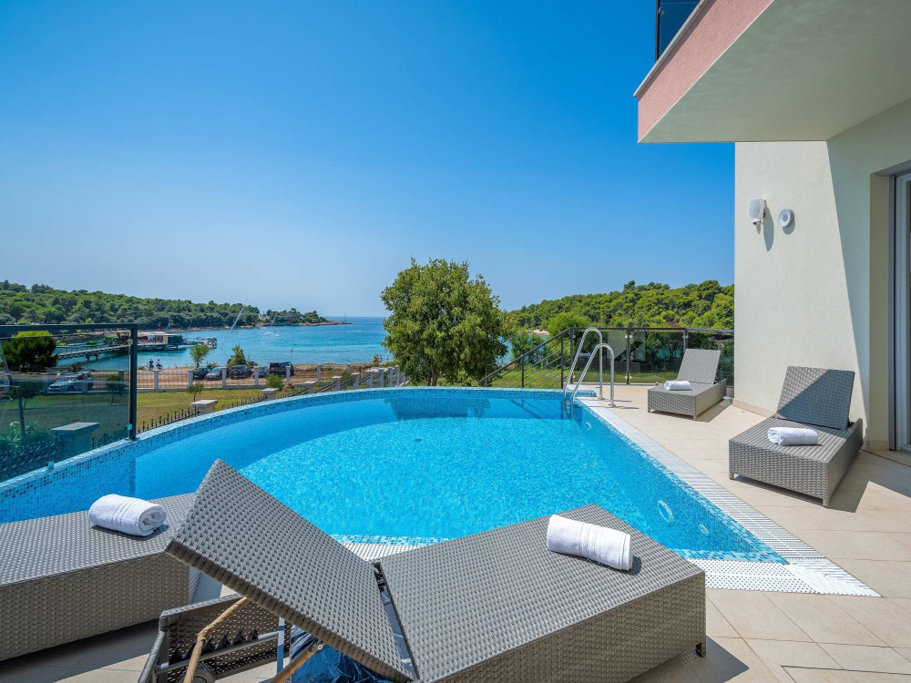 Villa Cedar - Seaside Villa with a pool in Pula preview