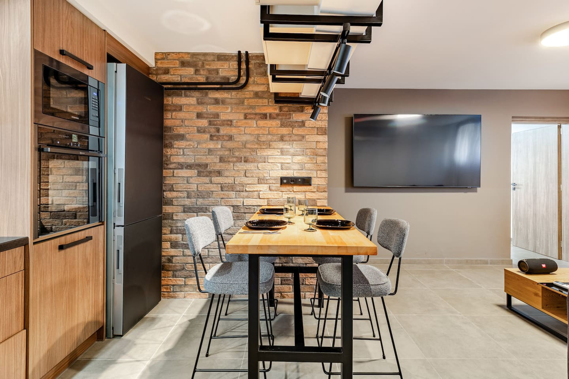 DINING ROOM KITCHEN 