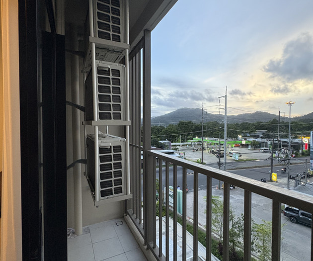 Modern Brand New 2 Bedrooms Condo at quiet corner