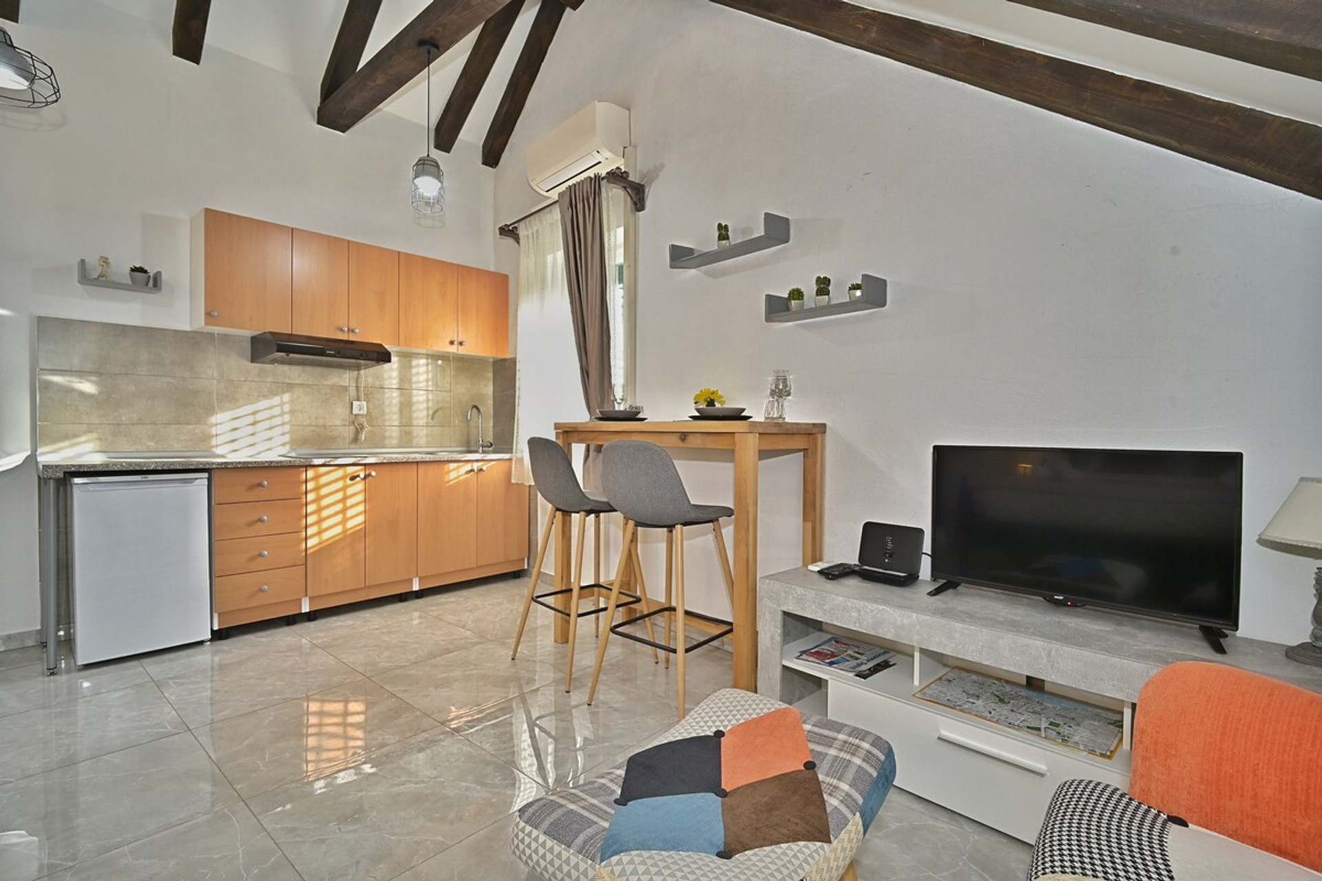 Prepare the meal in kitchenette. 