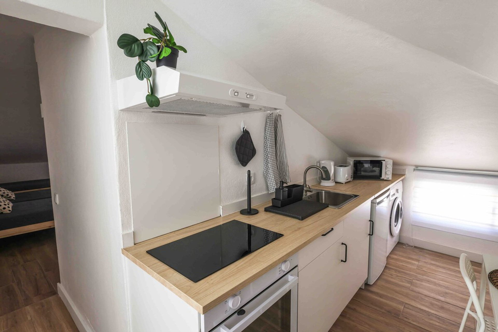 Full kitchen image 3