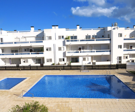 Solum House with Pool and Parking