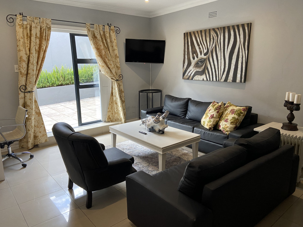 Self contained cottage, secure parking