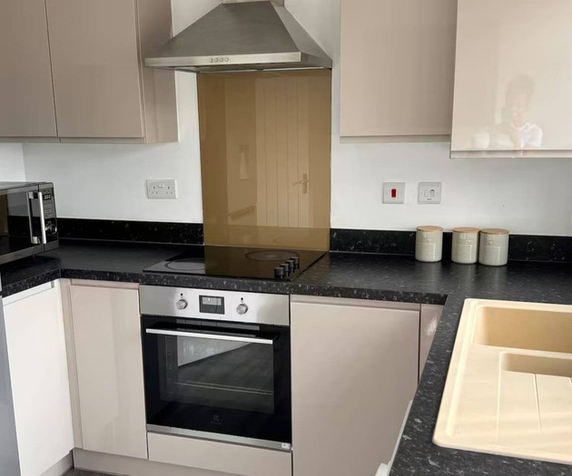 Cozy 3 Bedroom House | Free Parking | Garden