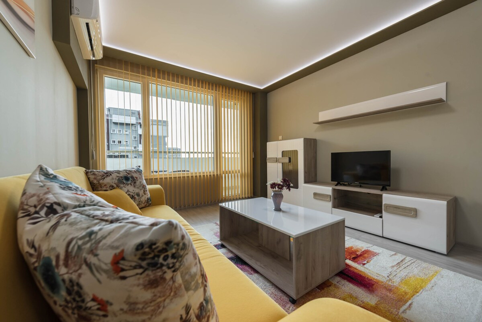 Living room image 4
