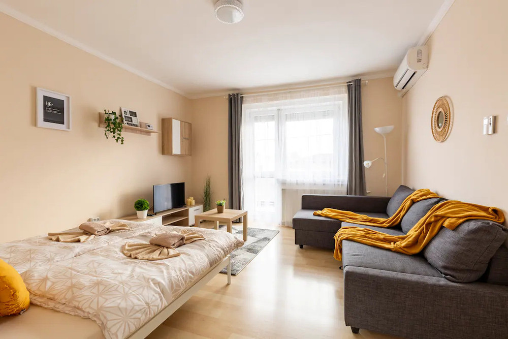 Modern Living Apartment - Free Parking preview